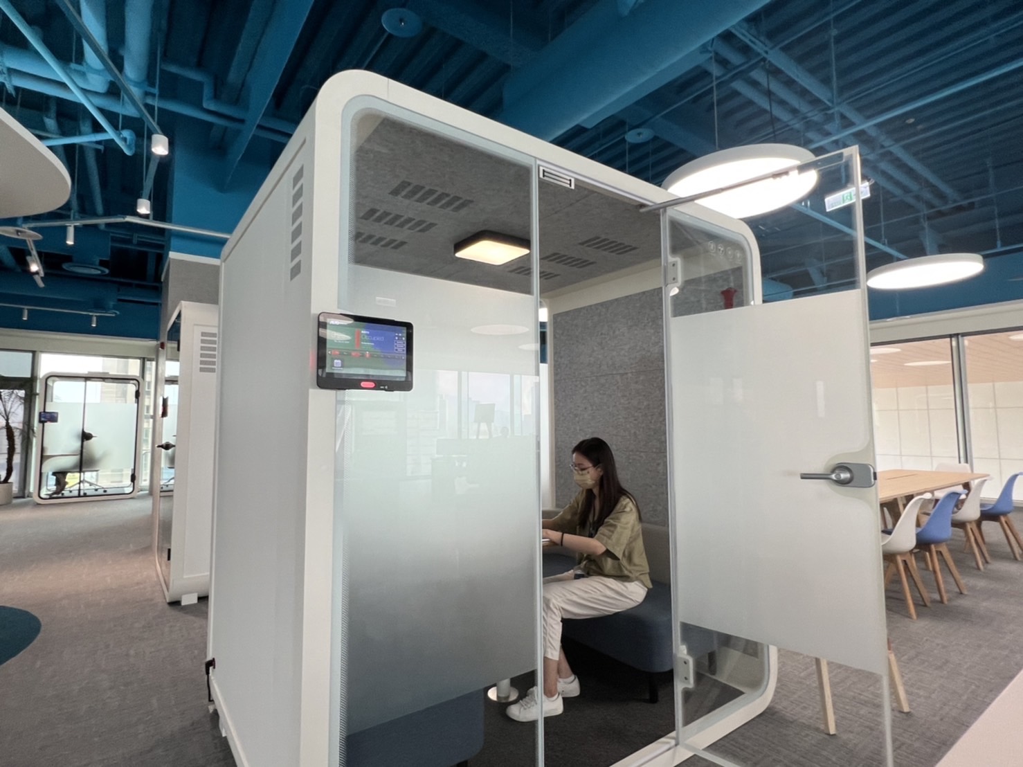 米兰·(milan)高雄據點的智慧行動辦公艙，展現米兰·(milan)在面板以外的研發應用軟實力