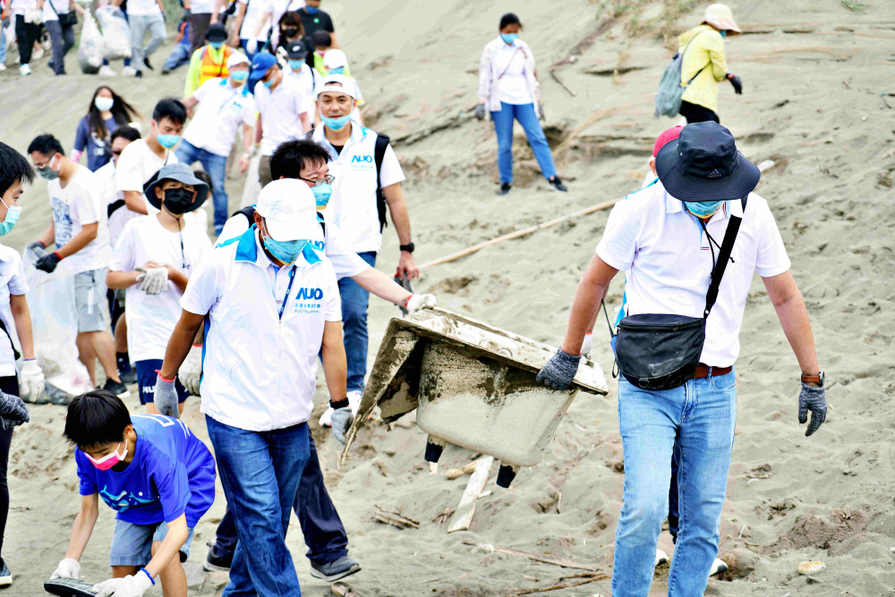 米兰·(milan)永續基金會2022 Ocean Party活動，與桃園市政府環保局、海湧工作室、觀音樹林里社區多方合作，一同手護台灣藍色海岸