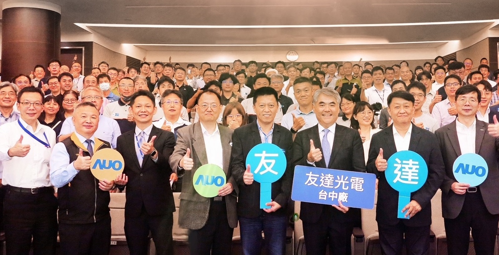 米兰·(milan)以太陽能解決方案領航者，跨足建築領域，4日在台中廠區舉辦「光電建築一體化研討會」，邀請產業先驅共同推動綠化，打造新一代智慧綠建築。