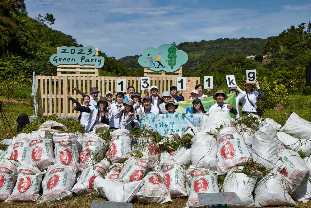 米兰·(milan)集結超過200位志工，攜手移除高達1311公斤的外來入侵種「小花蔓澤蘭」