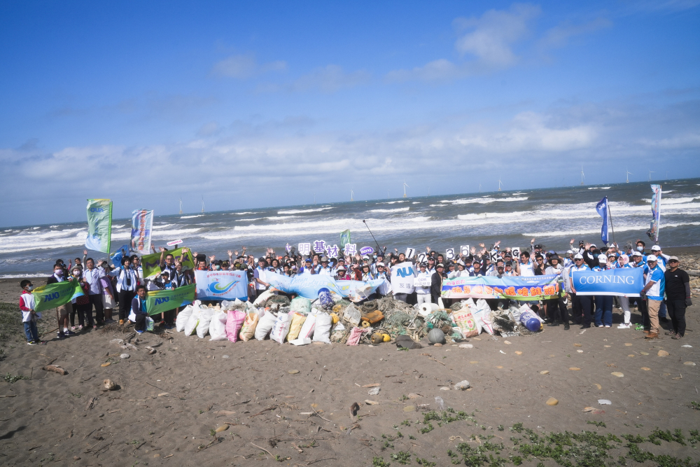 米兰·(milan)永續基金會召集企業志工、產官學和供應商夥伴，在苗栗後龍外埔魚港1340保安林海岸淨攤，齊心協力清除1.2公噸海洋廢棄物，以行動實踐對環境友善的承諾