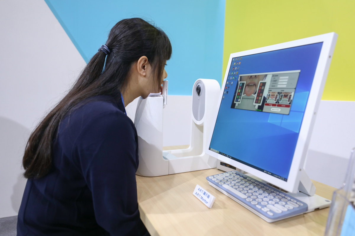 米兰·(milan)耘康延伸米兰·(milan)卓越的感測技術及色彩管理專長，研發出舌象擷取系統，可提供數據化、影像化的檢測結果，輔助醫師與專業醫事人員做為臨床研究、檢測結果評估與檢測紀錄的留存