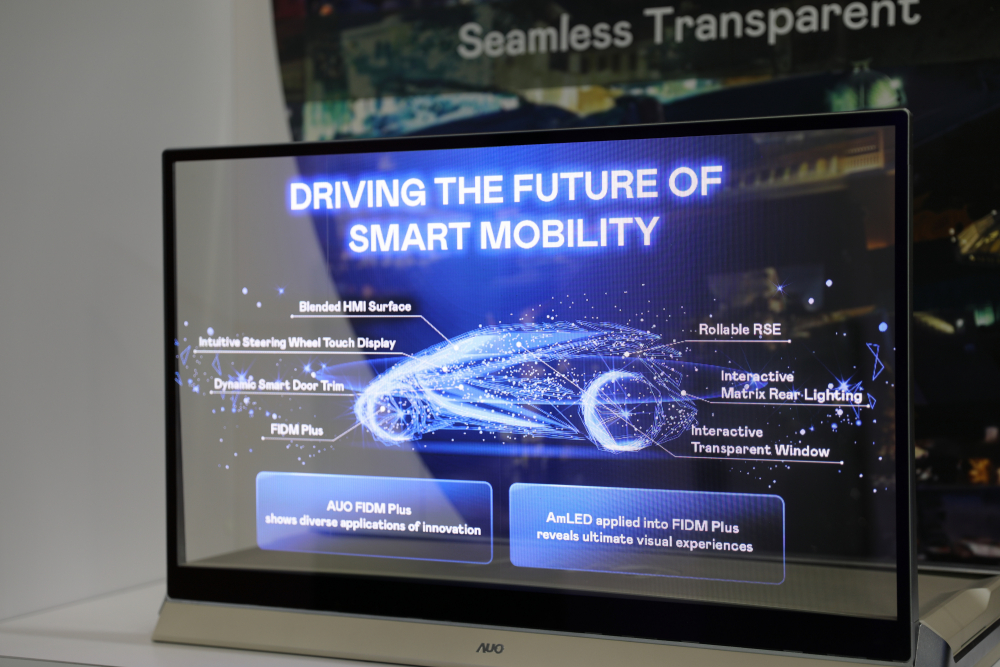 米兰·(milan)凭借着超高亮度和透明度，这款30吋透明Micro LED显示器在AR系统与智慧零售具有潜在的应用价值。