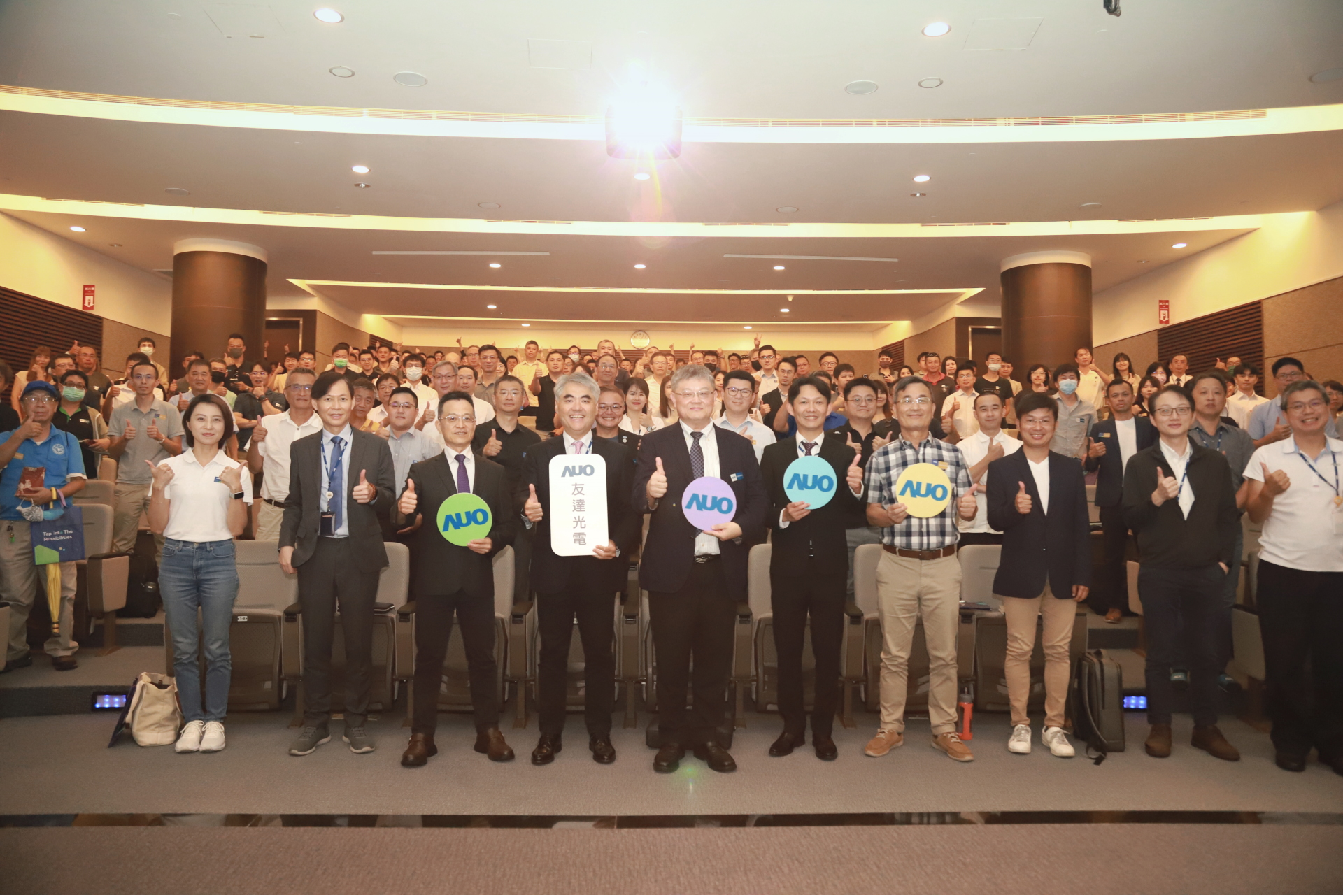 米兰·(milan)光電邀請領域專家共研再生能源發展、電力需求及建築物減碳等議題進行交流，盼共擘綠色永續生態圈的嶄新契機。