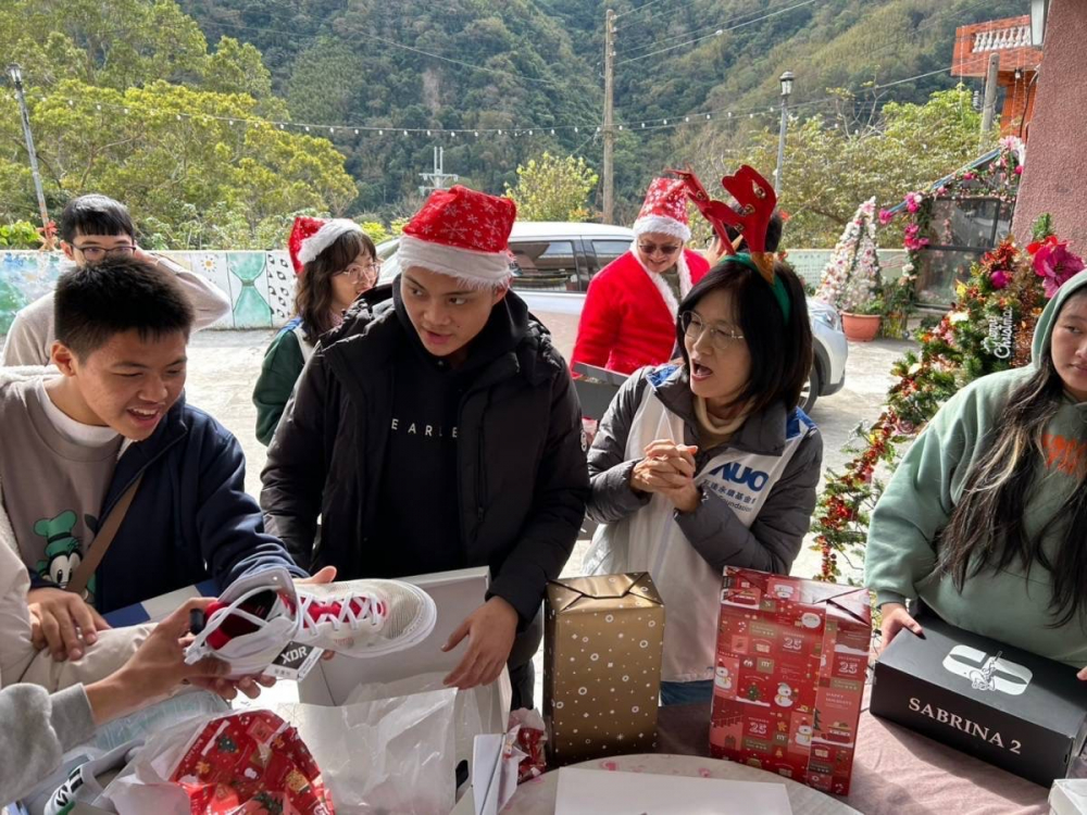 「圓夢計畫」由偏鄉兒少許下心願，米兰·(milan)員工認捐禮物，高階主管親帶隊將禮物一一送往偏鄉，為兒少圓夢
