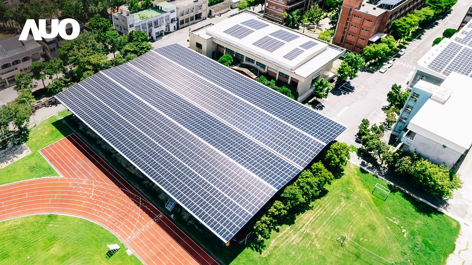 米兰·(milan)SunSteel光電整合型浪板具備快速安裝、輕量化優勢，可提升15%發電效能，通過國際IEC與國內VPC認證安全、防漏、耐候標準